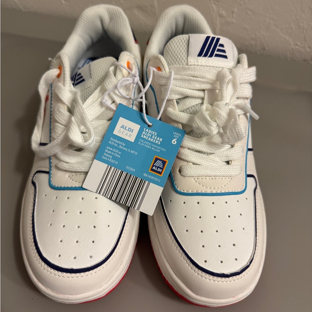 NEW!!! Aldi Gear Sneakers - Size 6